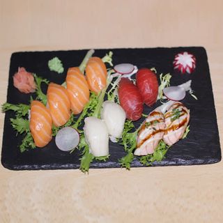 1. Box Nigiri Mix (10 uds.)