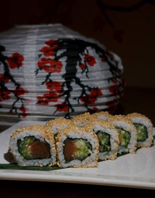 Каліфорнія зі свіжим лососем