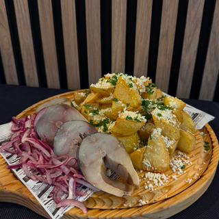 Patata con pescado marinado 