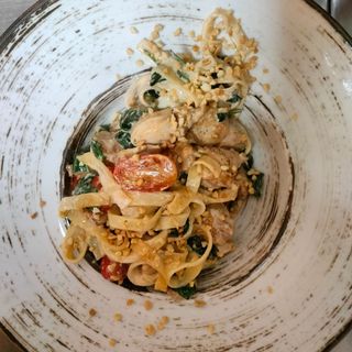 Tagliatelle z kurczakiem w sosie śmietanowym