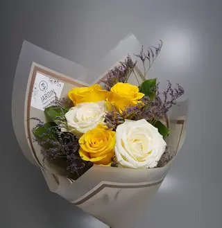 Buchet 5 trandafiri albi si galbeni