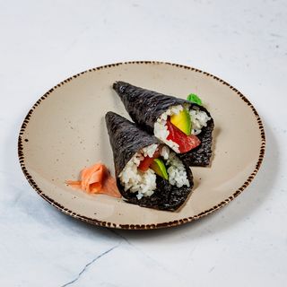 032 Temaki on tuna avocate