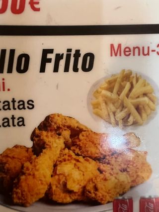 Menú Pollo Frito (8 uds.) + Patatas + 2 Bebidas