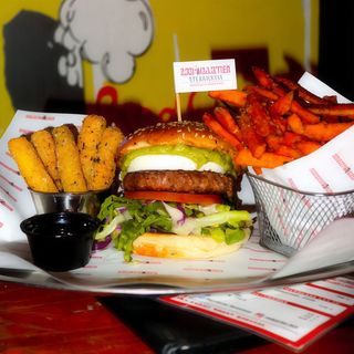 Placer Veggie (Veggie burger + Mozzarella sticks + Sweet potatoes)