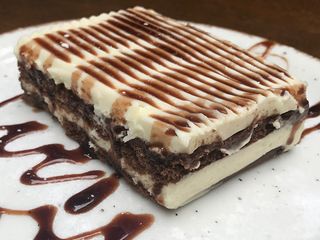 Домашно приготвен кейк с течен шоколад и маскарпоне (160г)