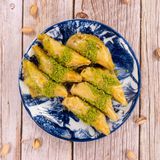 Шюбийет с шамфъстък и каймак (250г)