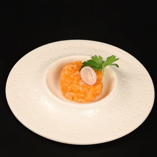 135 Tartare salmone