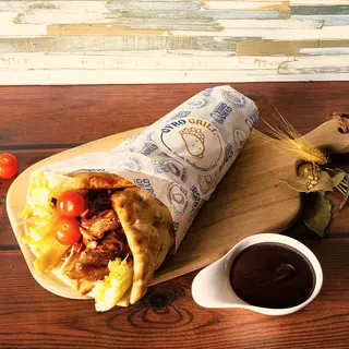Tentación Al Pollo - Pita Gyro con pollo y salsa BBQ