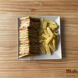 Club:4 rebanadas de pan con mayonesa,queso,lechuga,tomate y bacon