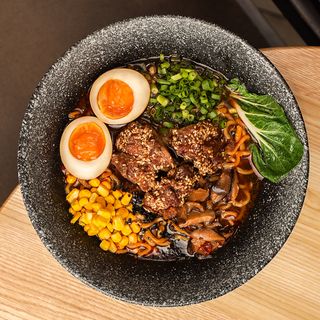 Рамен з куркою діп-фрай (605г)