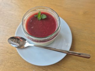Panna Cotta z musem truskawkowym i nutą wanilii