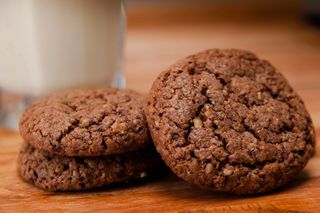 Biscuiti cu nuca si ciocolata