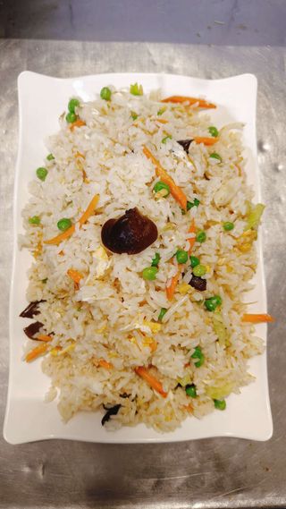 Пържен ориз със зеленчуци (700г)