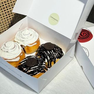 4 ცალიანი ნაკრები - 2 სინაროლი კლასიკური, 2 შოკოლადის და ორეოს როლი;