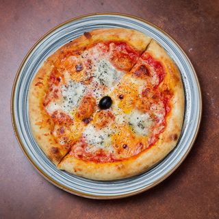 Quattro Formaggi pizza 22cm