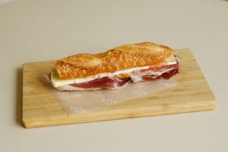 Flauta de jamón ibérico y brie