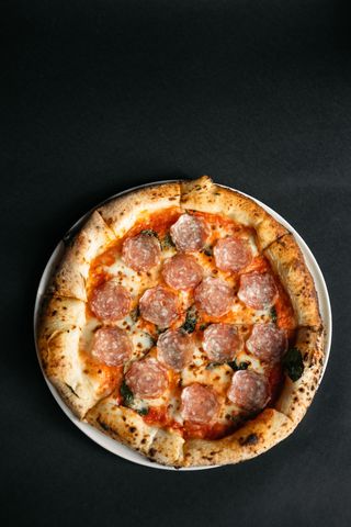 Піца Маргарита з фермерським салямі (480г)