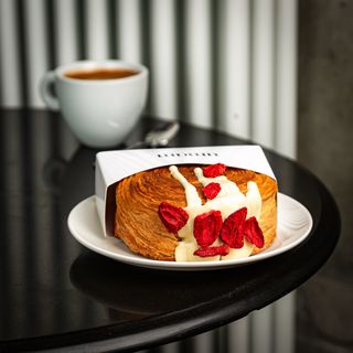 Rolls truskawka- biała czekolada