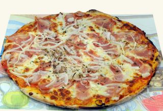 Pizza de bacon y cebolla