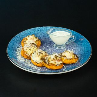 Деруни з беконом та пармезаном