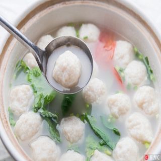 Sopa de bolitas de pescado