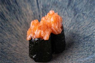 G1. Gunkan classico al salmone (4pz)