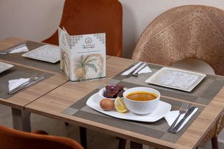 Harira accompagnée de dattes et oeuf