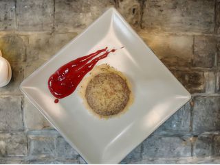 Colivă cu puțin sos roșu