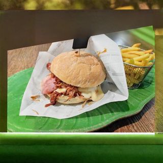 Hamburguesa Pulled Pork + patatas fritas