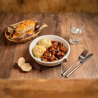 Sălățică de boeuf cu tigaie de purcel grăsuț