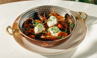 მობრაწული ზღვის პროდუქტები არაბიატას სოუსით