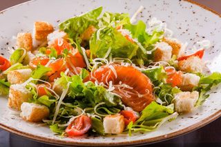 Салат с семгой в азиатском стиле