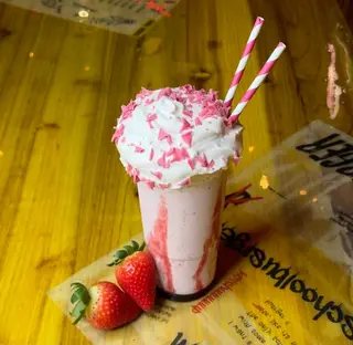 BATIDO FRESA EXPLOSIVA