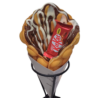Bubble Waffle con Choco con Leche, Choco Blanco y Kit Kat