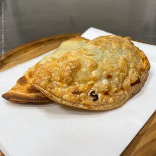 Empanadas Caprese (12 unidades)*