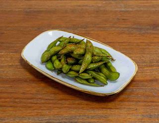 Edamame con teriyaki y picante毛豆