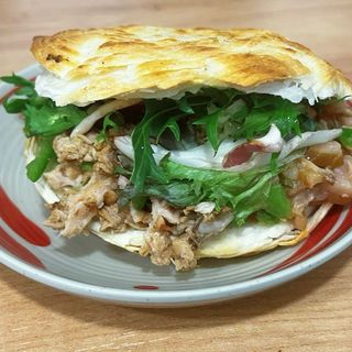 Roujiamo Crujiente De Cerdo（1 UNI.）