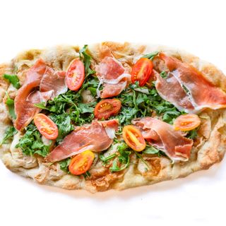 Pinsa Jamon Serrano y Rucula 