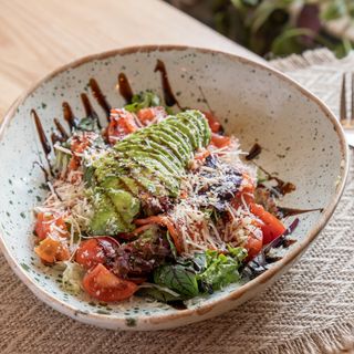 Салат з авокадо та лососем (250г)