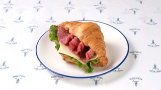 კრუასანი სალიამით/Croissant with Salami