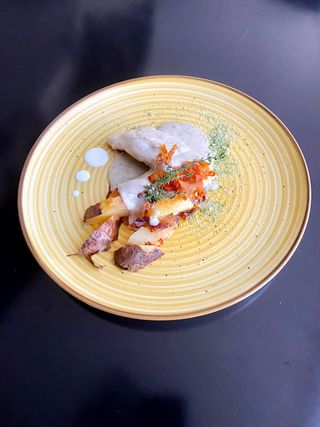 Piept pui in sos blue cheese cu cartofi copti 400g