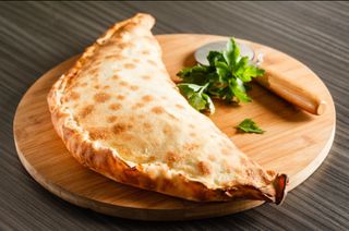 Pizza Calzone Al Pesto