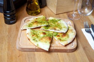 Focaccia cu pesto