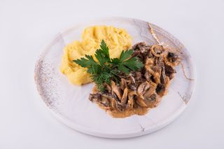 Бефстроганов с пюре