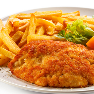 Escalope Caprese + ración de patatas fritas caseras + ensalada LTC