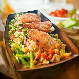 Салата с хрупкава риба (300г)