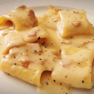 Paccheri [ Maccheroni] con pollo y pimiento