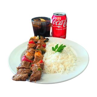 Brochetas de ternera de ternera suprema Gallega + arroz + bebida de 33cl