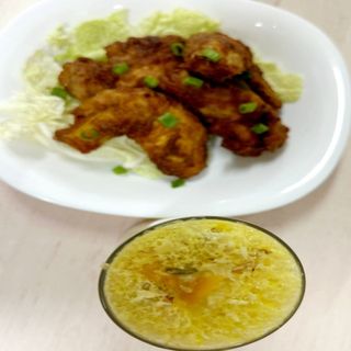 CHICKEN WINGS + SMOOTHIE