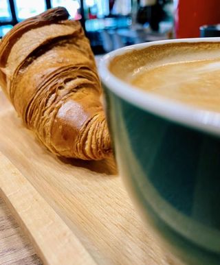 Cappuccino + croissant unt